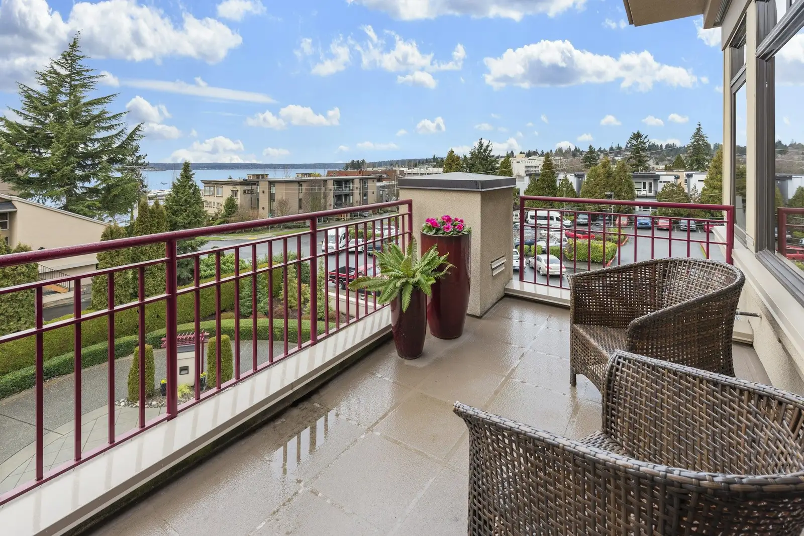 Balcony with wicker chairs and a view over rooftops